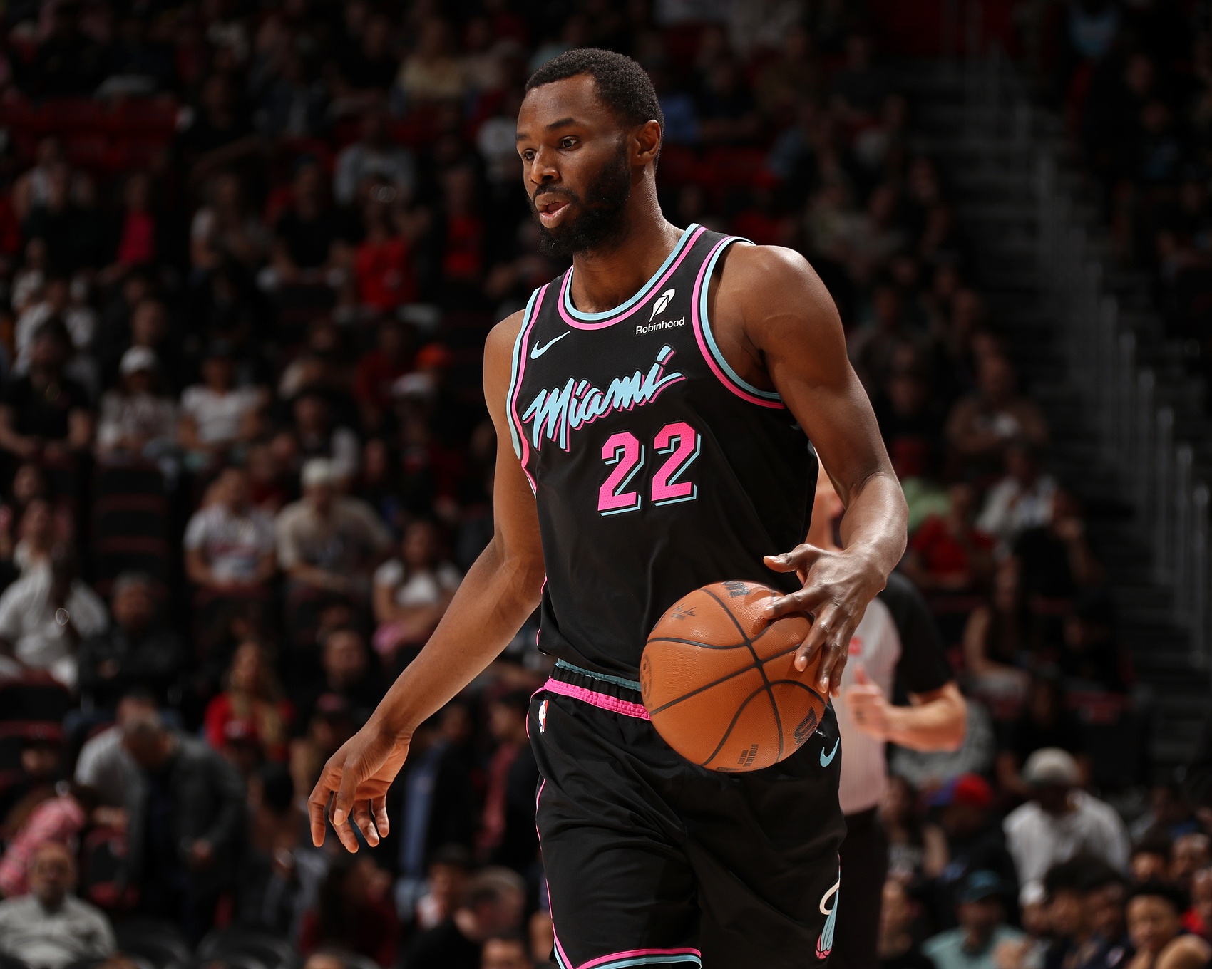 填满数据栏!维金斯半场7投4中&三分4中3 得到11分2板1助2断1帽